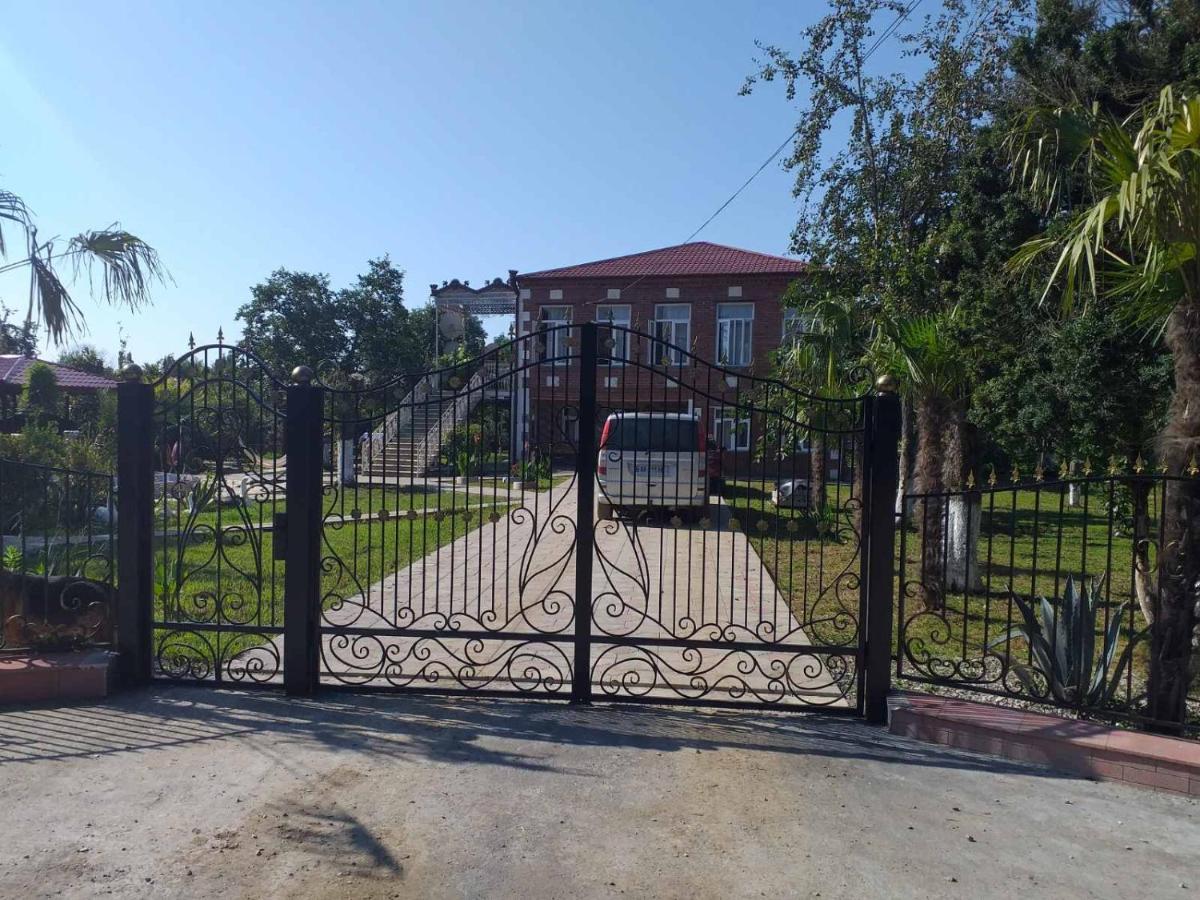 Guest House Danelia Martvili Ngoại thất bức ảnh